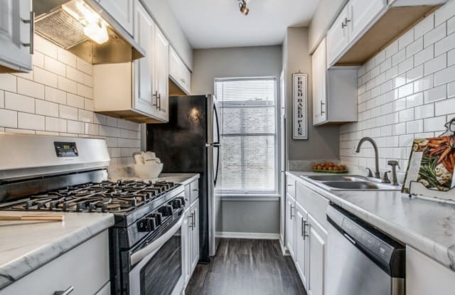 Greenbrier Apartments Gallery 3