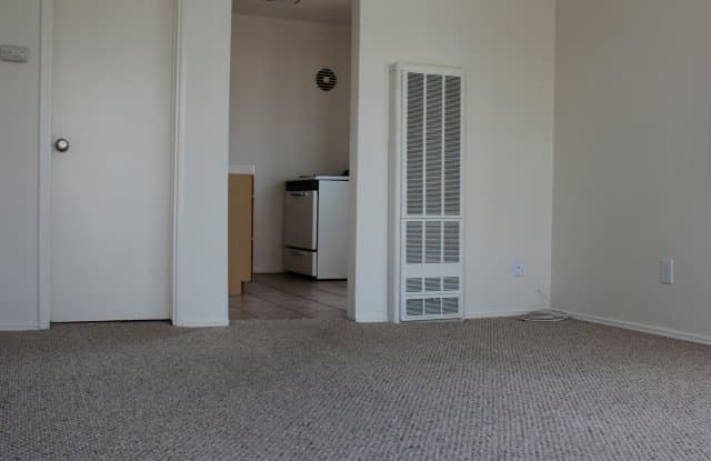 Cass Street Apartments Gallery 3