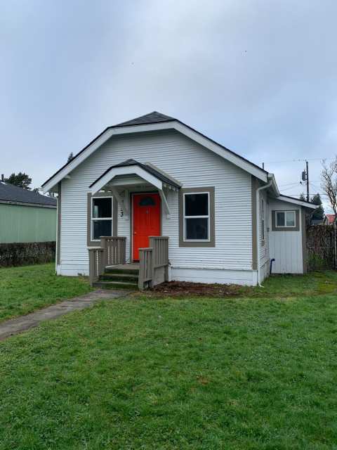 Charming 1 Bedroom with Large Backyard- 1/2 off your 1st months rent ...