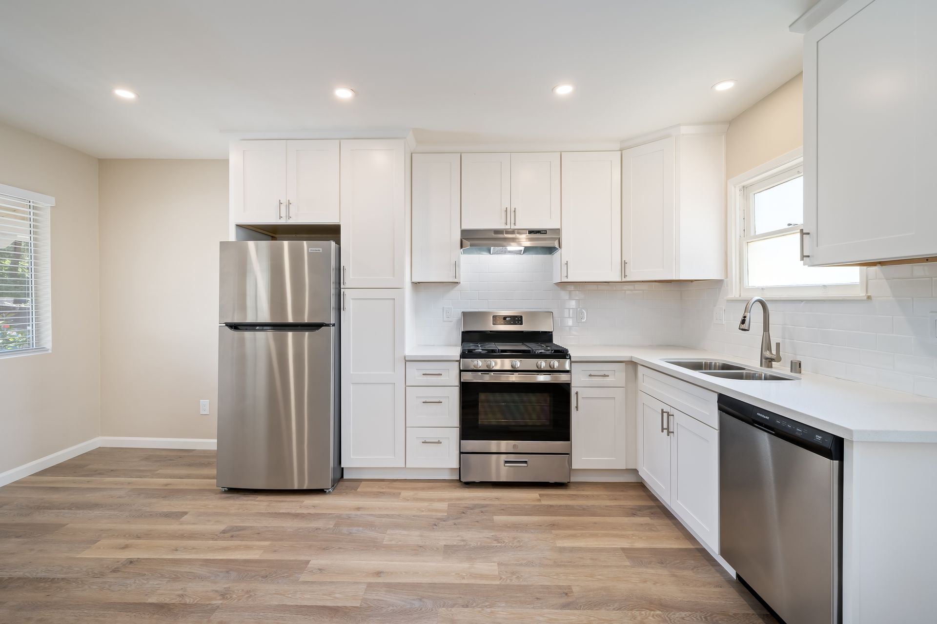 5480 Capistrano – 1 bed, 1 bath, $2050