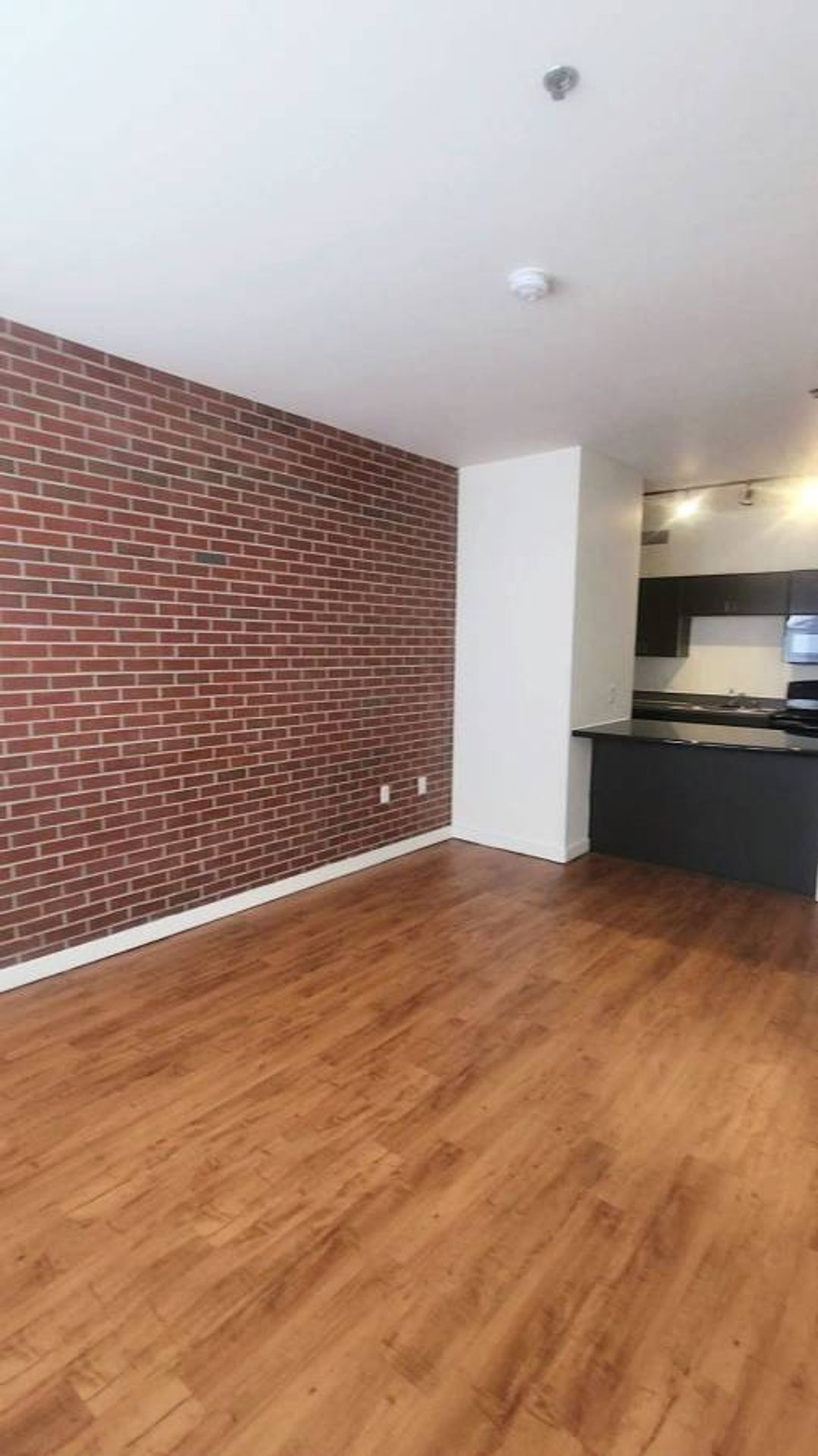 Lincoln Pointe Lofts – 2 beds, 2 baths, $1625