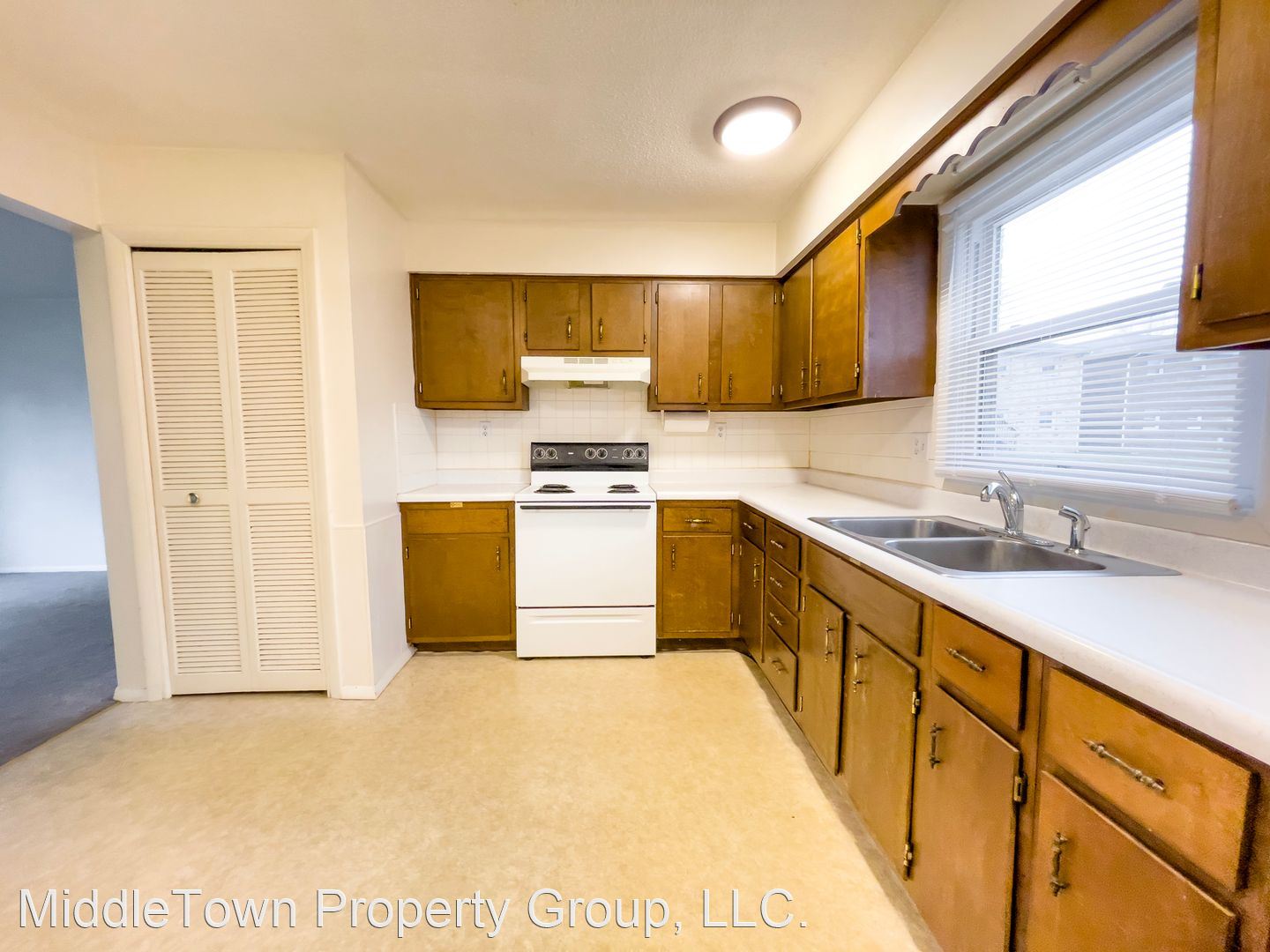 Hollyglen Apartments – 2201 Apt 3A
