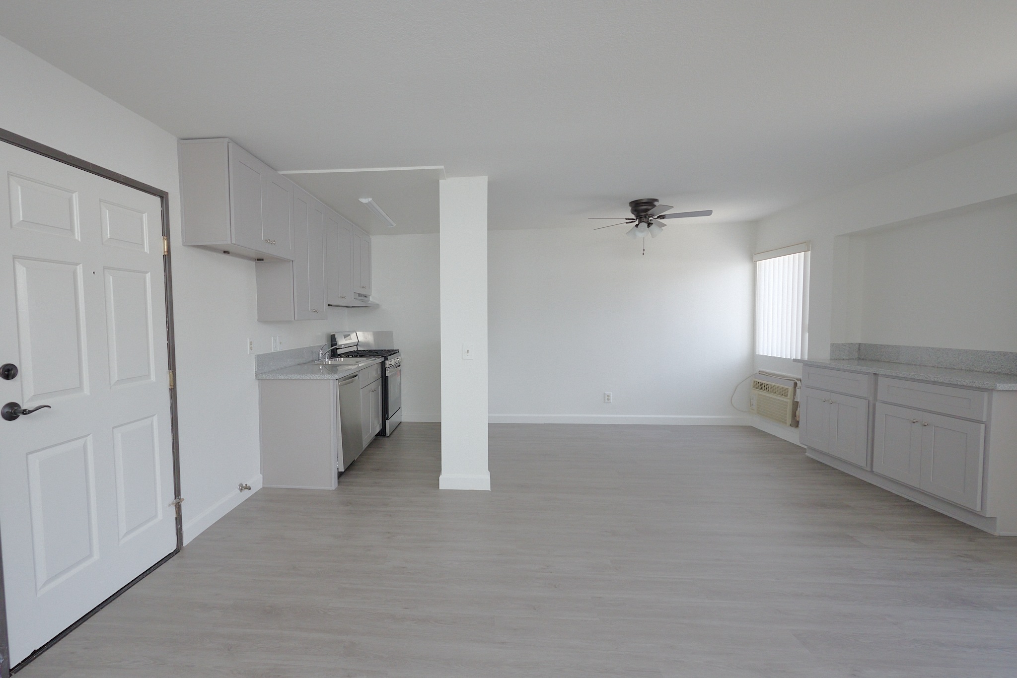 1201 N Mansfield Ave – 202