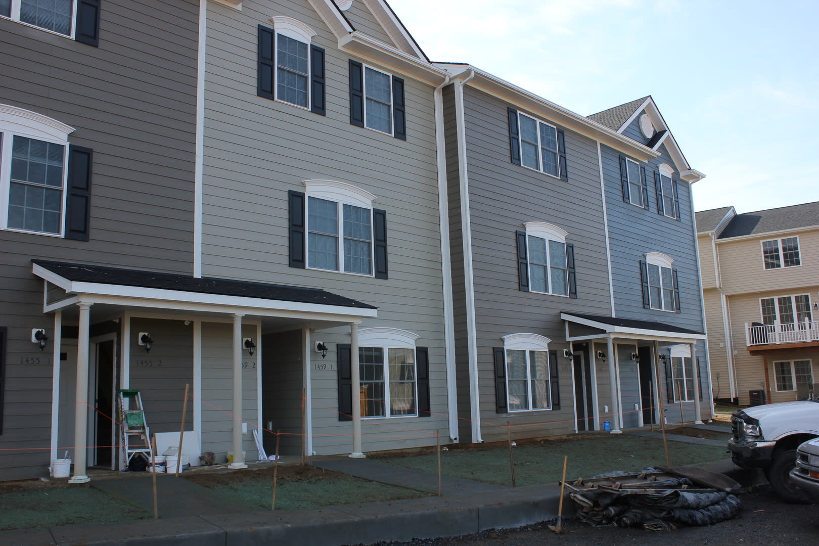Two Master Suite Apartment Townhouse – photo 1 of 20