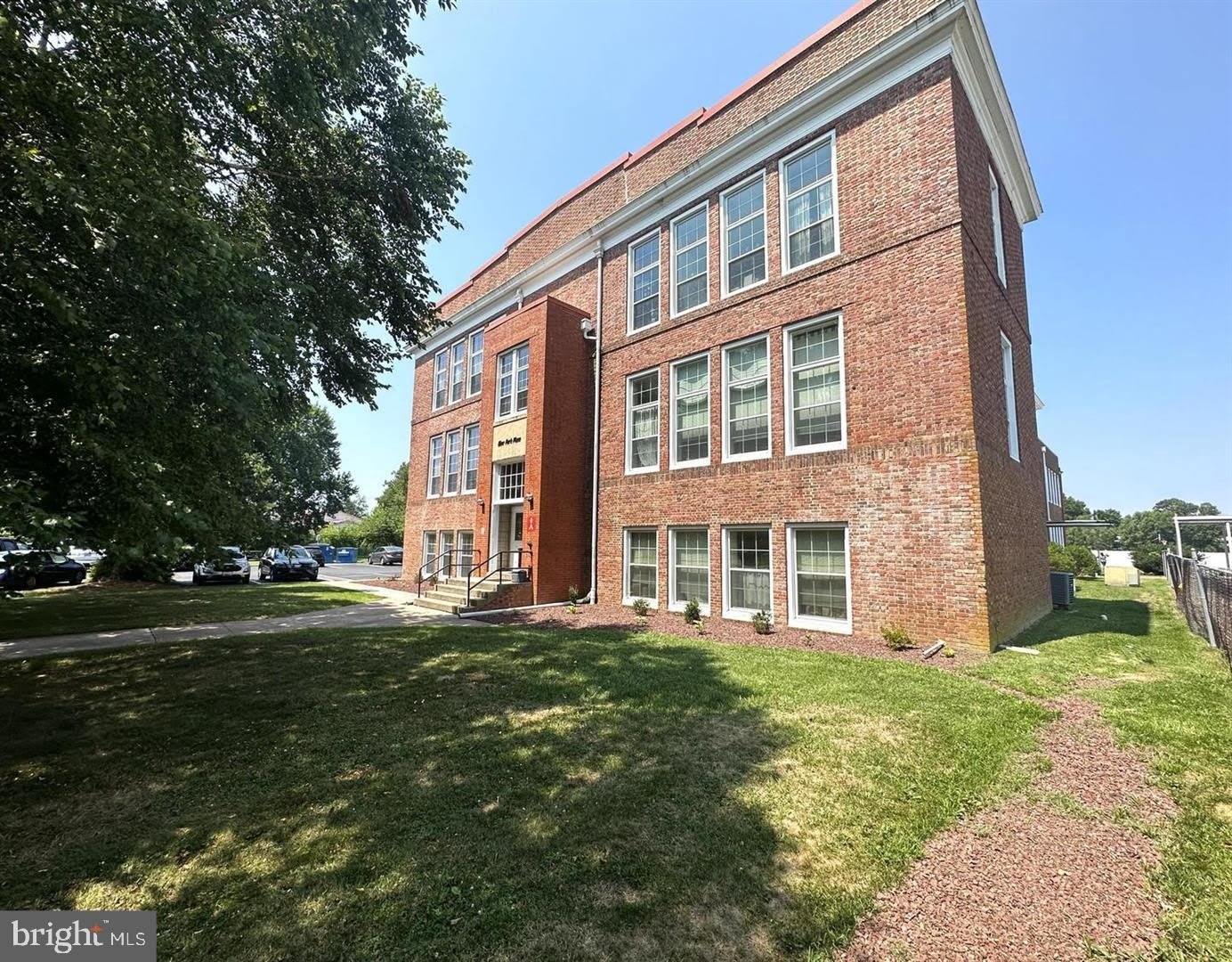 107 N SCHOOL Street – photo 1 of 10