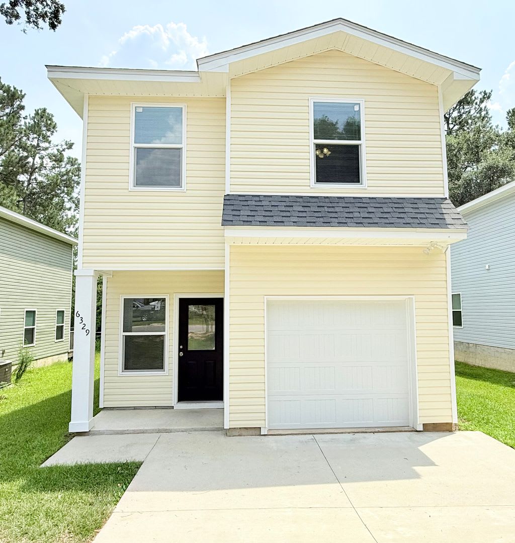 Spacious 4 Bedroom Townhome – photo 1 of 17