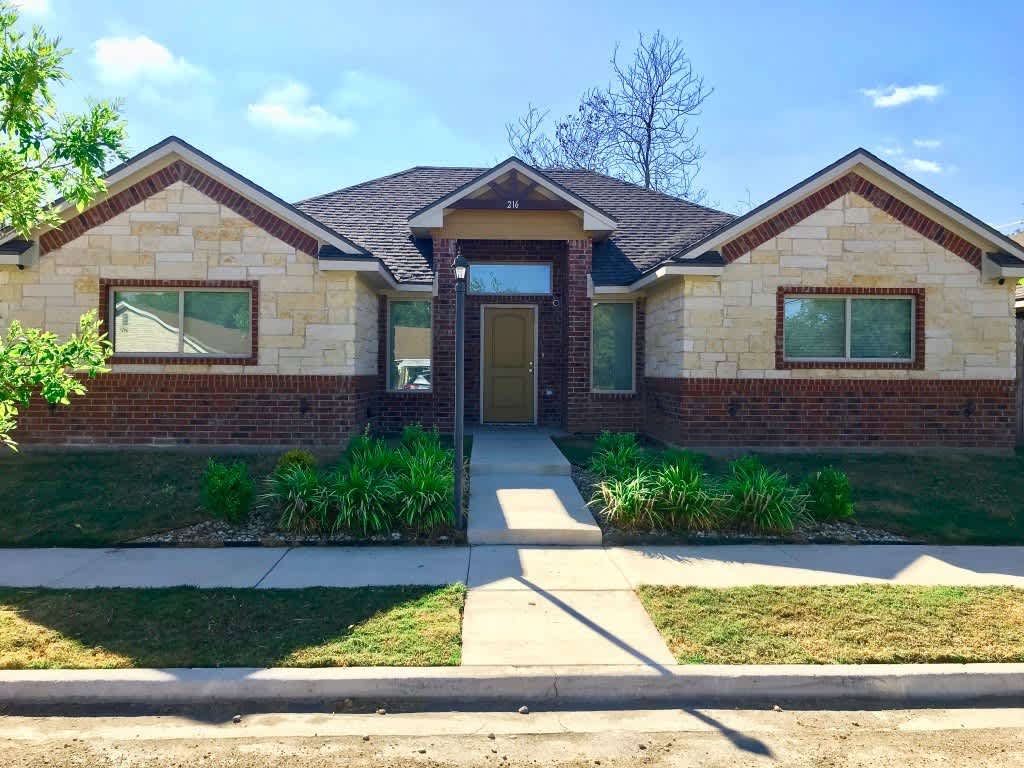 Spacious 4-Bed, 4.5-Bath Home in the Heart of the Baylor Bubble! – photo 1