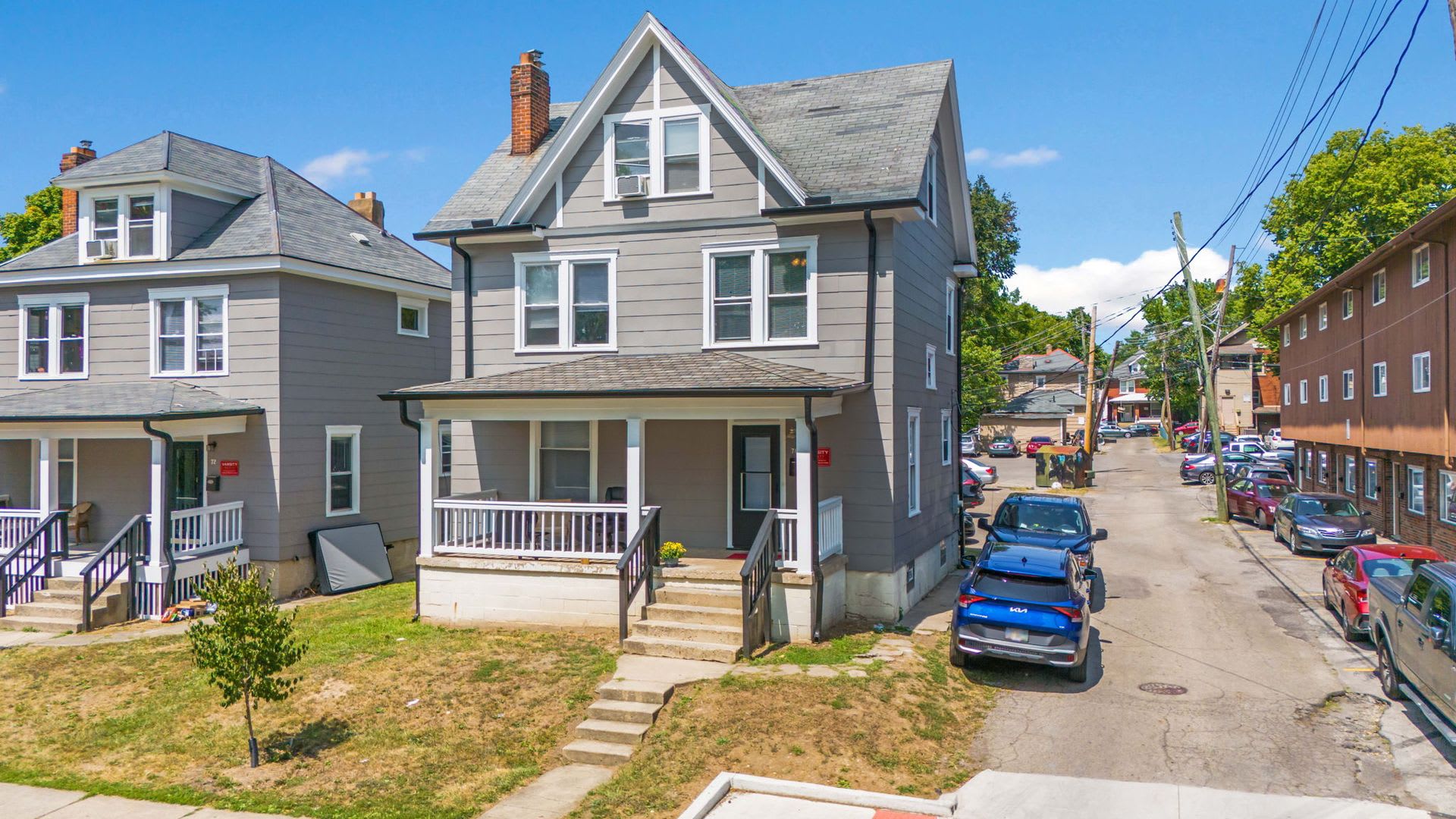 Ultimate 6-Bedroom House with Spacious Living & Sun-Soaked Outdoor Space on Frambes Ave! – photo 1