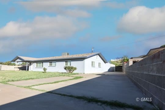 1120 E Crestwood Dr – photo 1 of 23