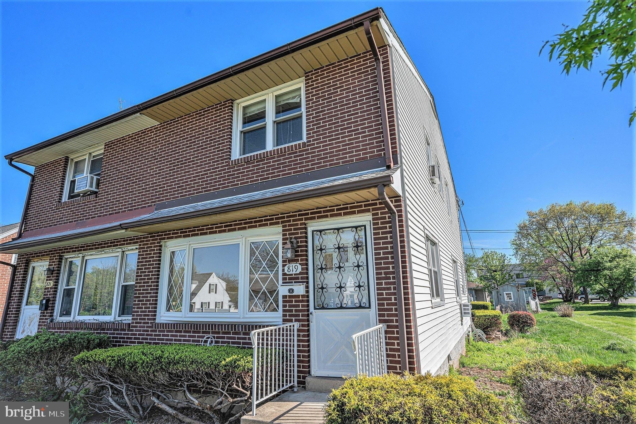 819 W 4TH Street – photo 1 of 35
