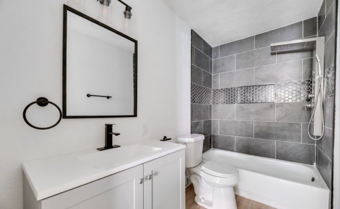 322 N Lakeview Drive – photo 1 of 3