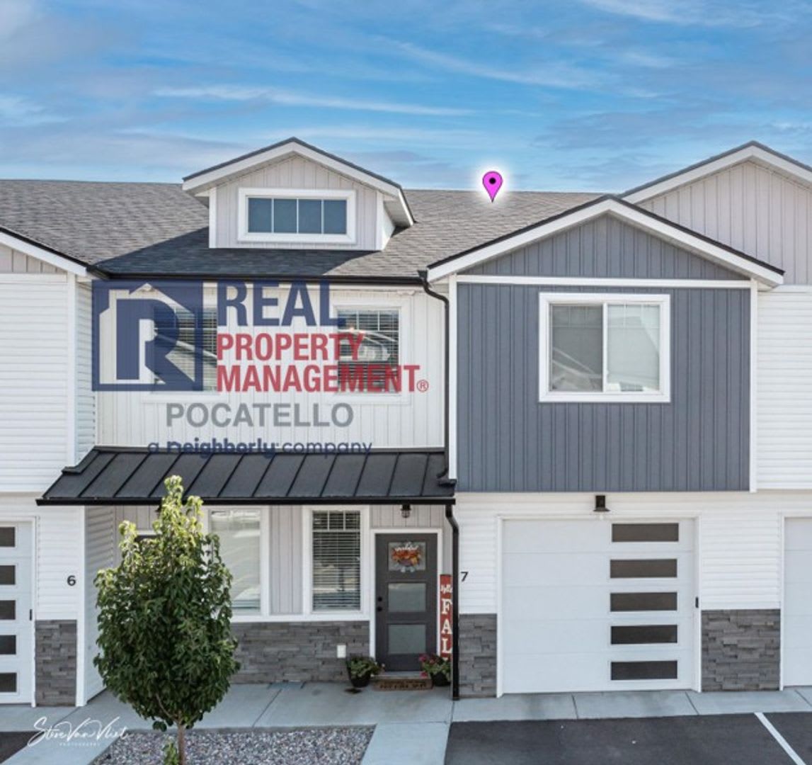 3 Bedroom 2.5 Bathroom Town Home – photo 1