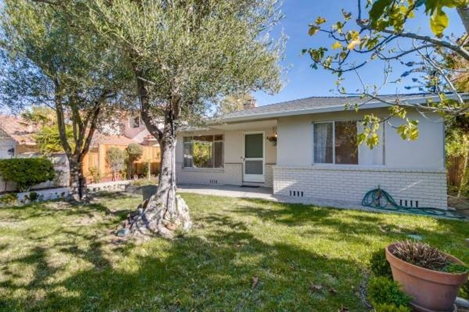 Single Story 3 Bed, 2.5 Bath Home in Wonderful Location – photo 1 of 7