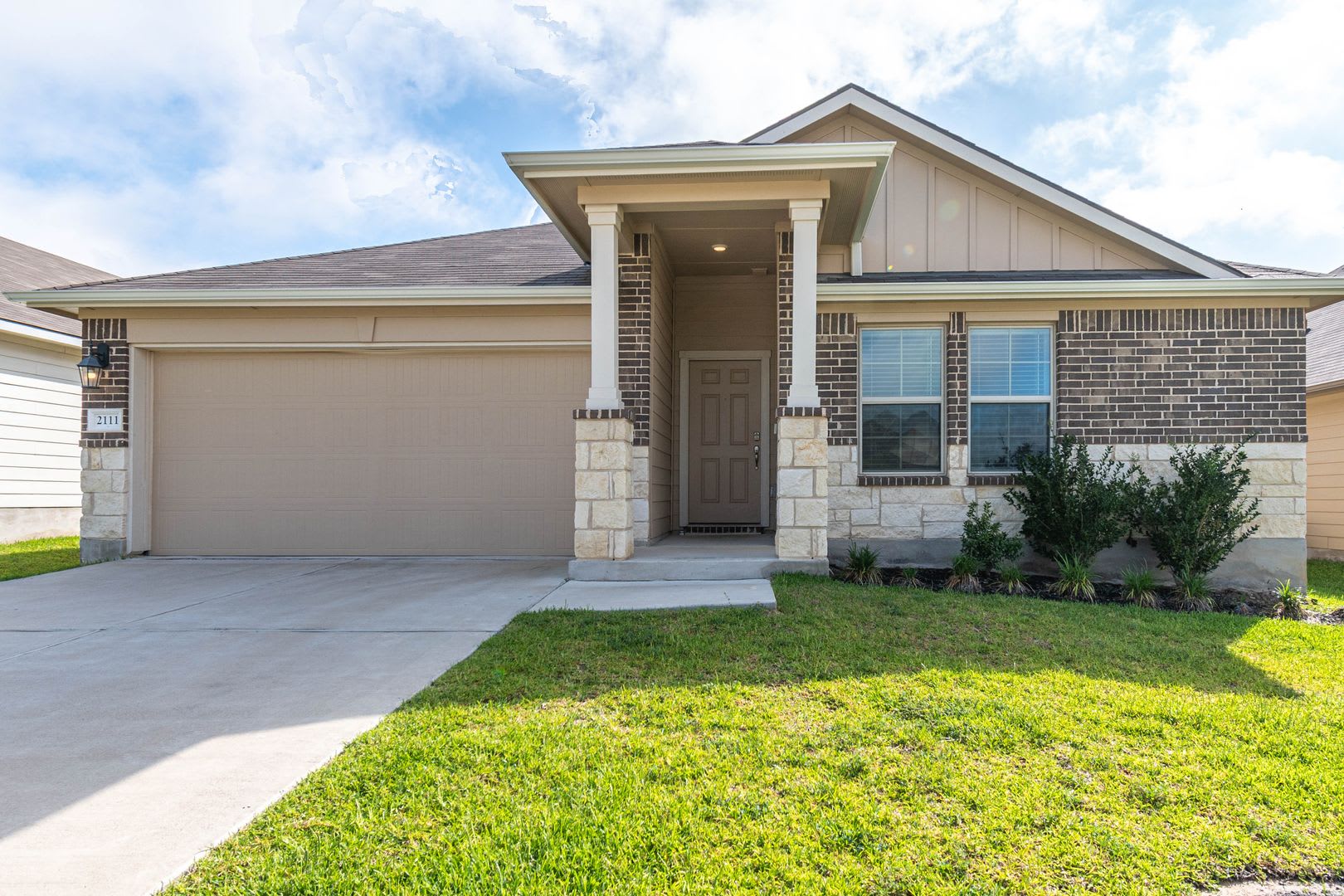 Beautiful 3 Bed/2 Bath Smart Home! Available for Immediate Move in! – photo 1