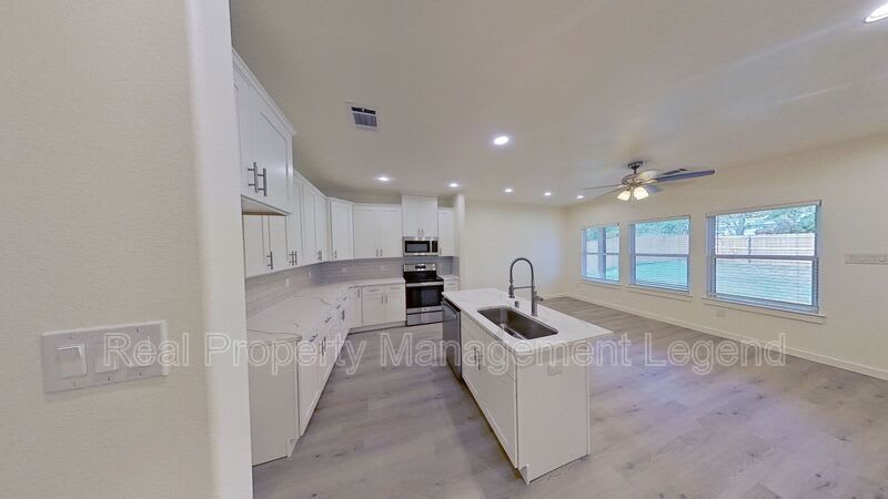 1009 Dubois St – photo 1