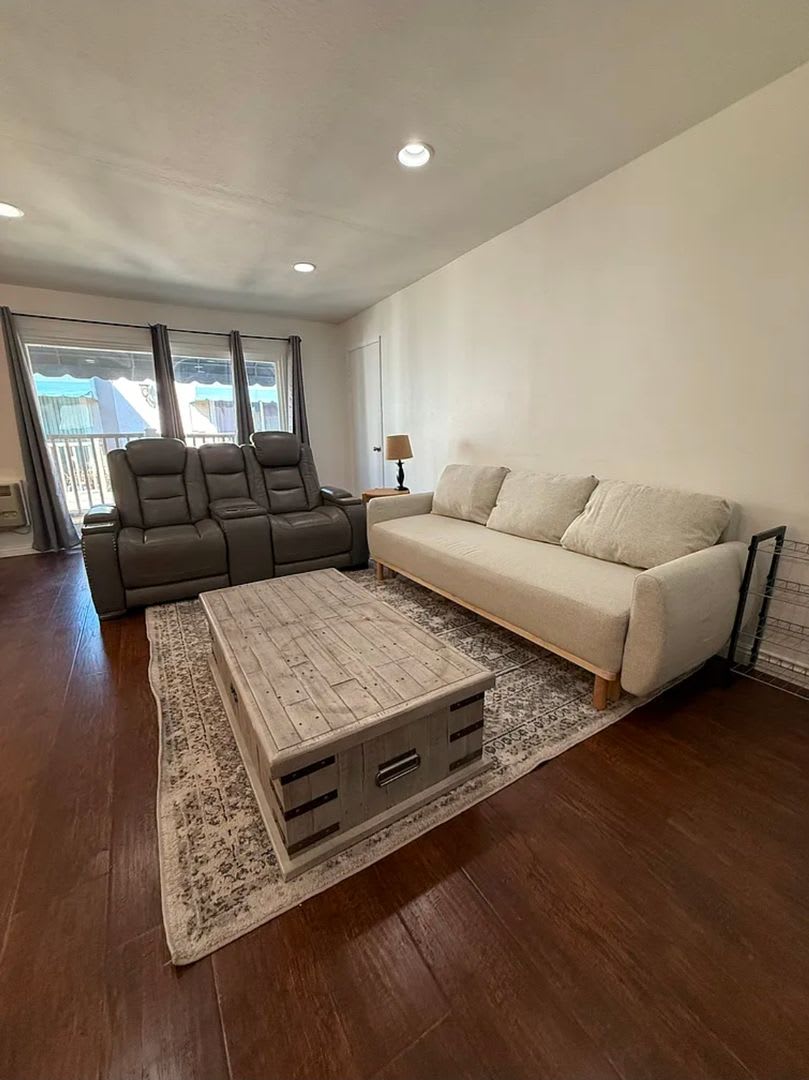 Furnished Top-Floor West LA Townhome Near Sawtelle and UCLA – photo 1