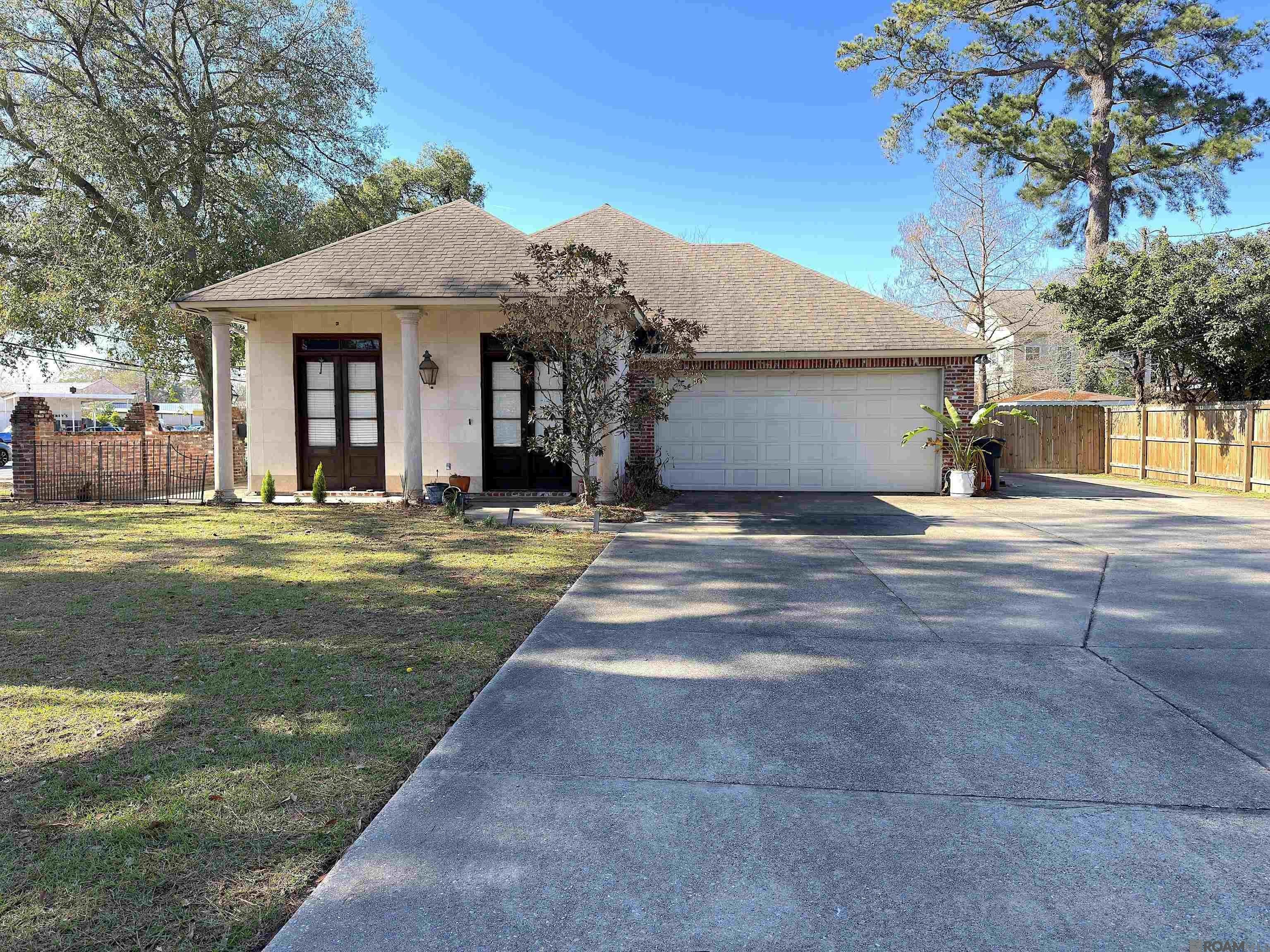 5855 Government St – photo 1