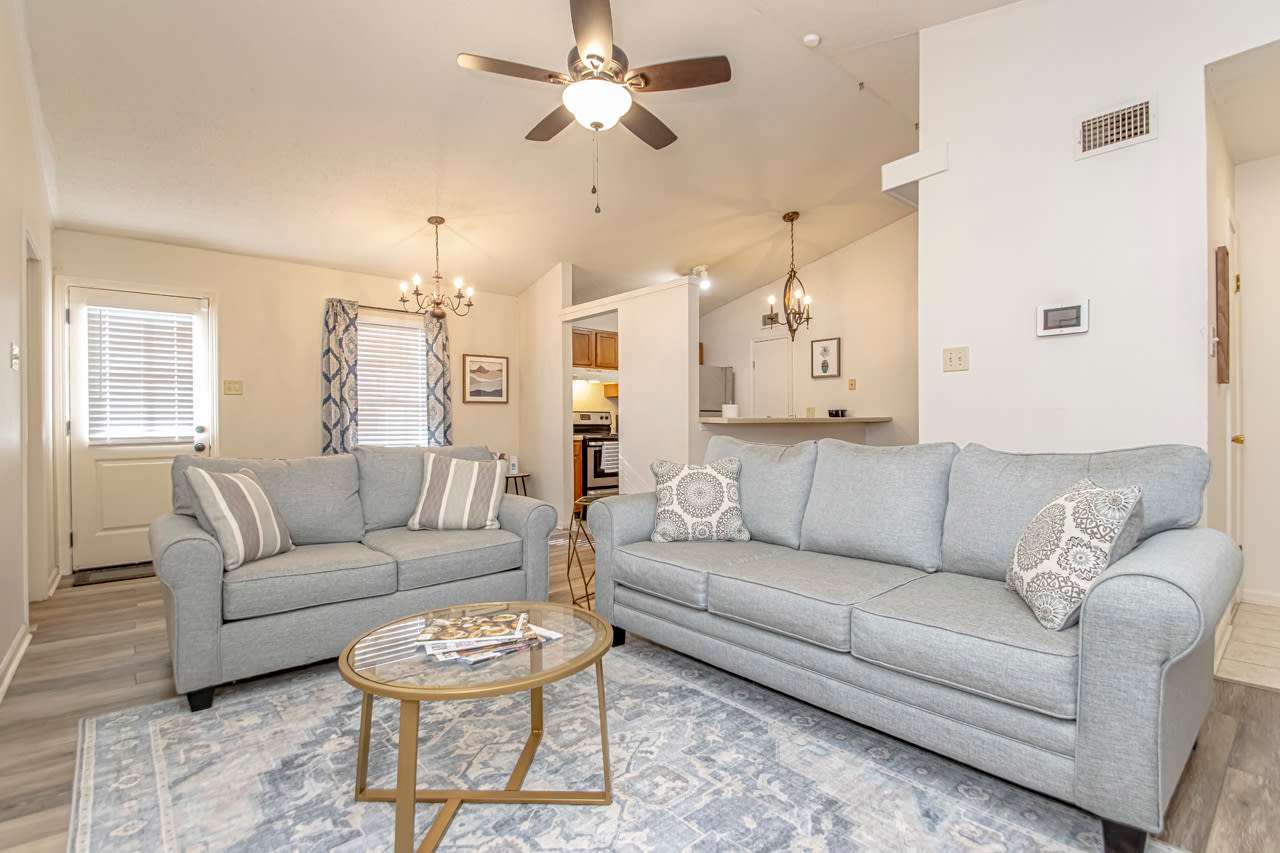 20 Woodhill Dr. – photo 1