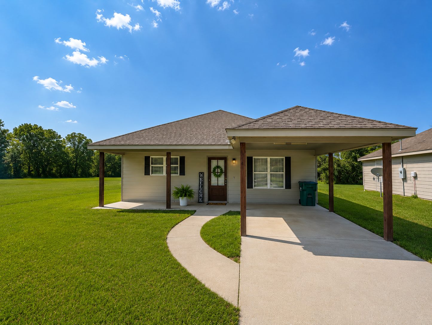 121 Holly Dr – photo 1 of 10