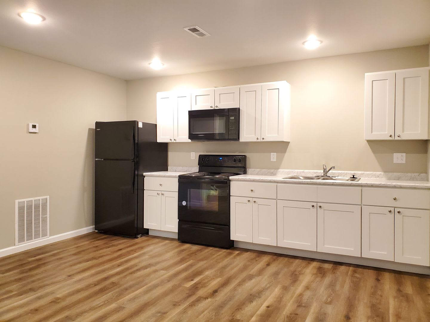 3 bedroom 1 bath apartment located in Jackson, MO – photo 1 of 8