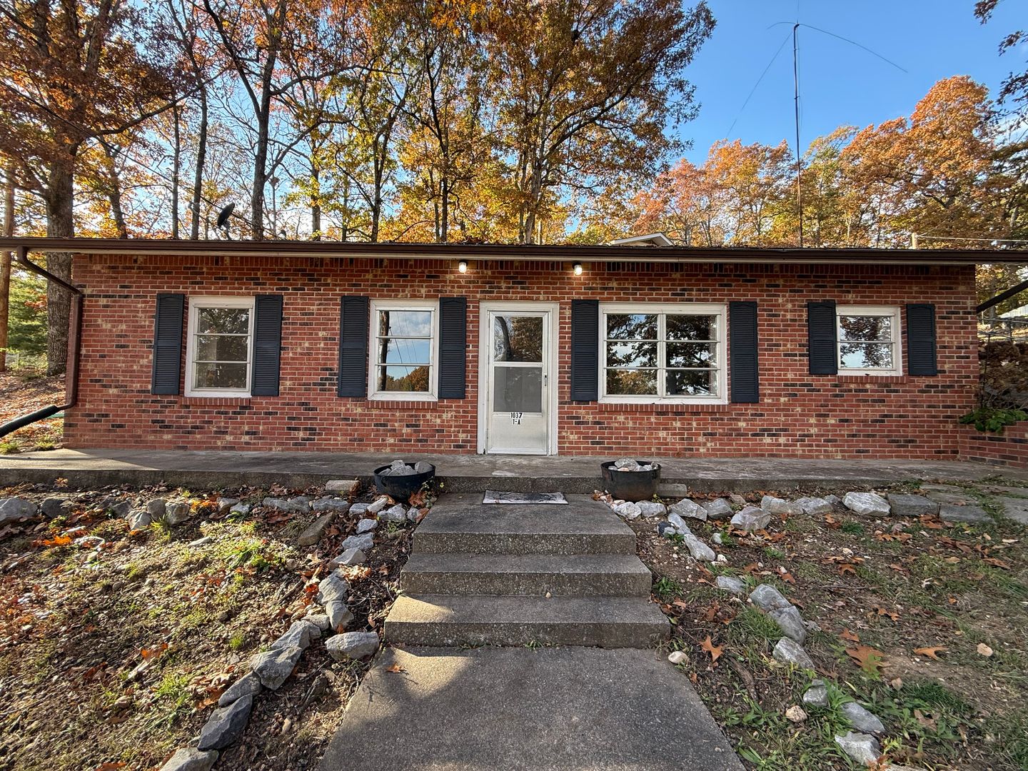 Cute House in Grand Rivers – photo 1 of 17