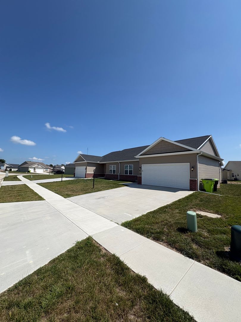New Construction 3-Bed Ranch in the Heart of Washington — 2-Car Garage &amp; All Appliances Included! – photo 1 of 18