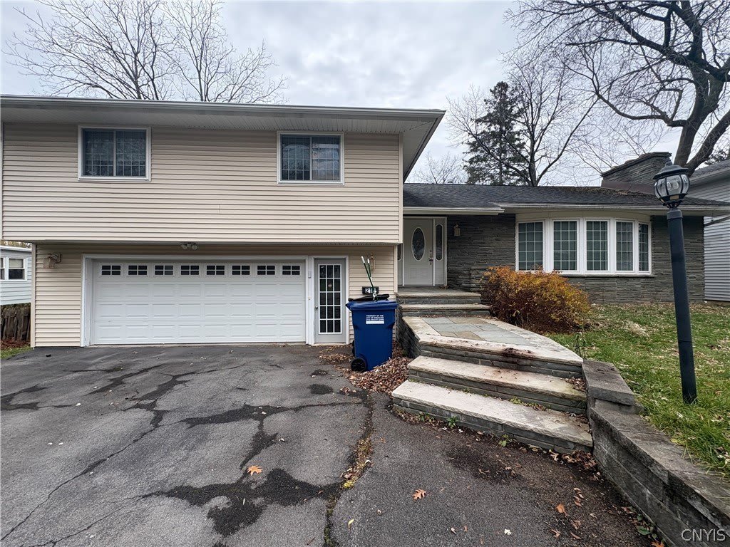 215 Locksley Road – photo 1