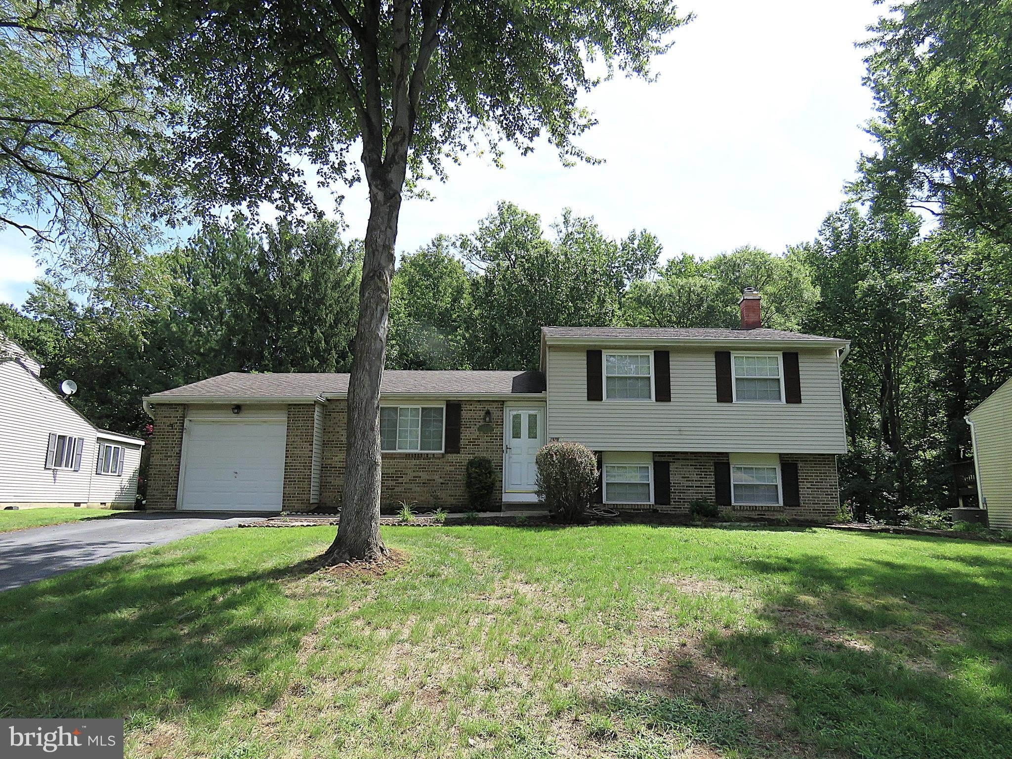 7125 VANTAGE Drive – photo 1 of 40