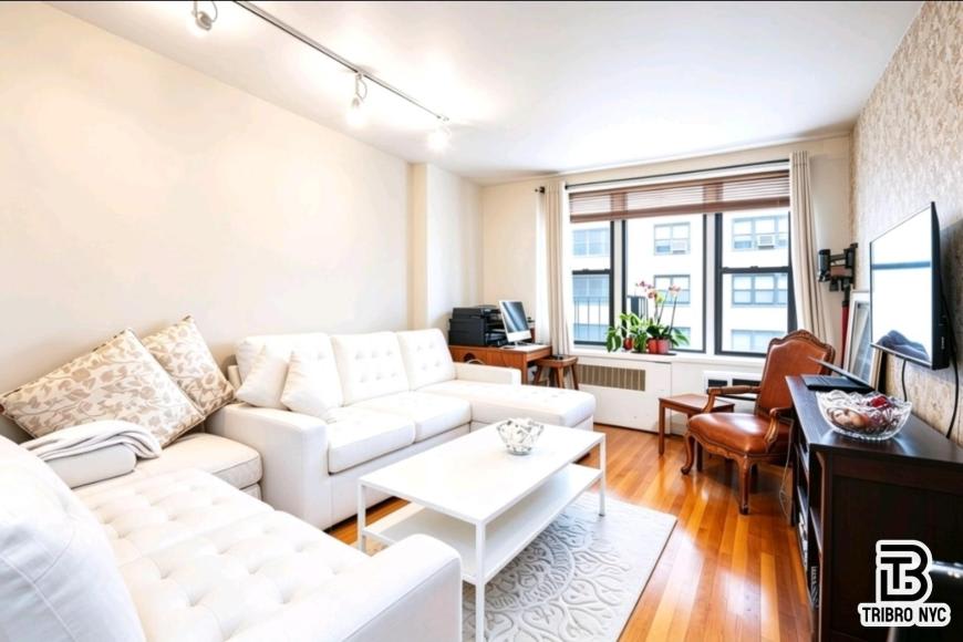 200 East 28th Street – photo 1