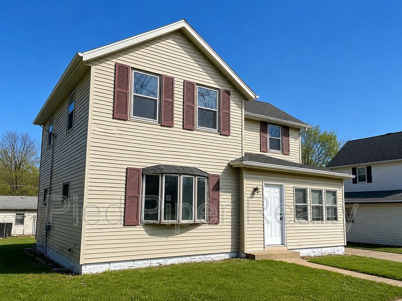 534 E Illinois St – photo 1