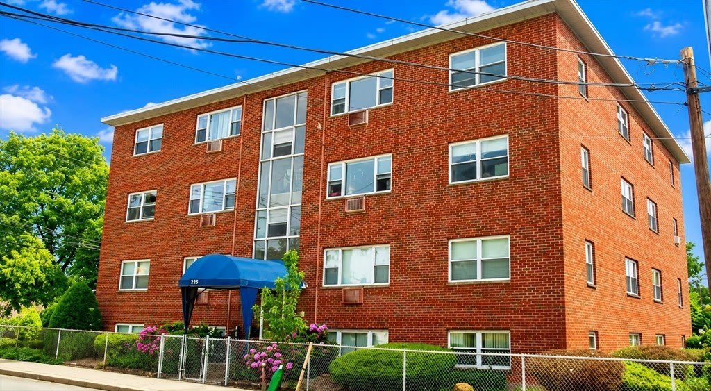 225 Baker – photo 1