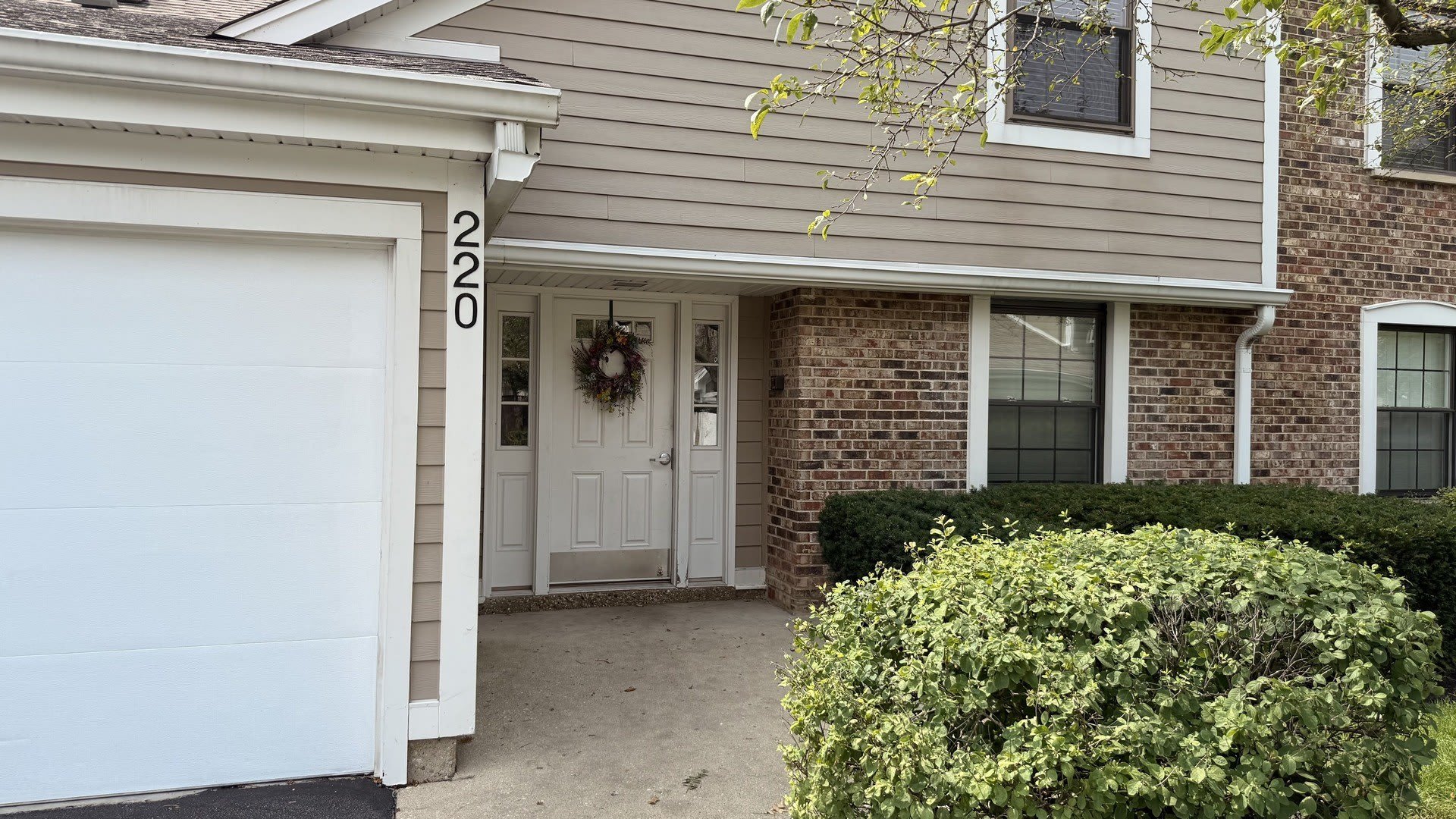 220 Oak Knoll Court – photo 1