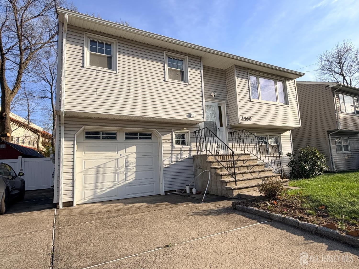 2460 WOODBRIDGE Avenue – photo 1