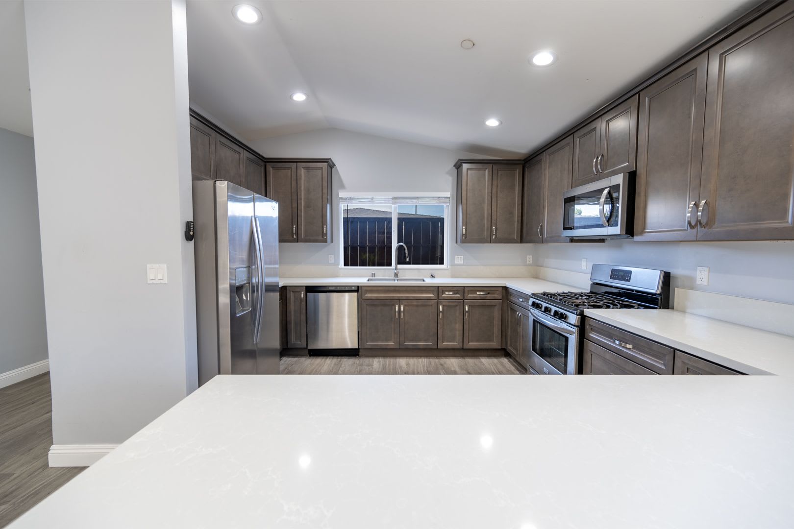 Large 3bd/2ba Detached House with Garage and AC! – photo 1