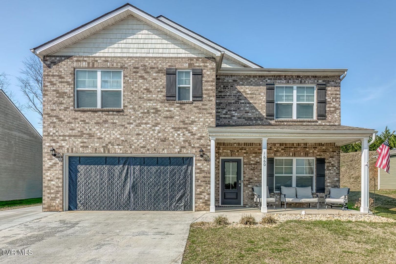 Beautiful Newer Construction – photo 1
