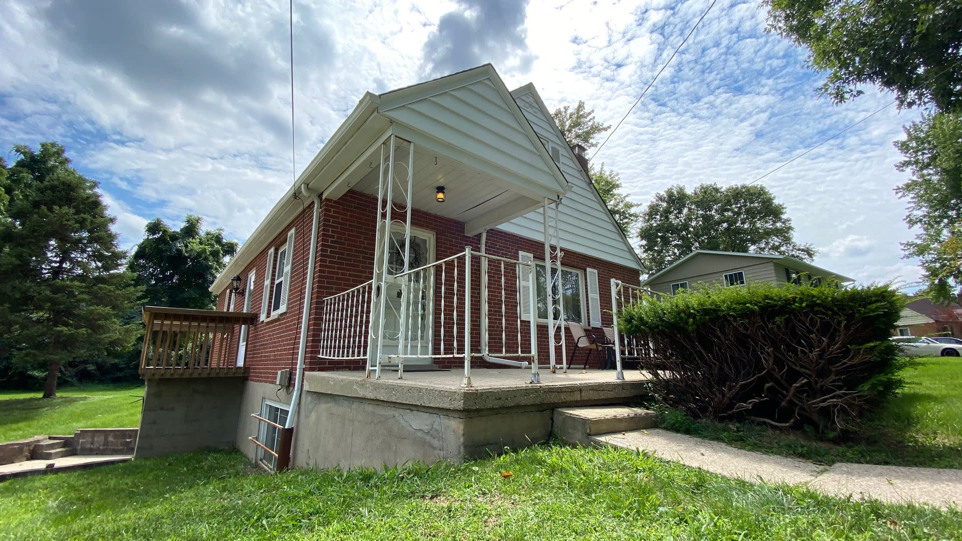 Fully Furnished with Washer and Dryer on quiet cul-de-sac – photo 1 of 17