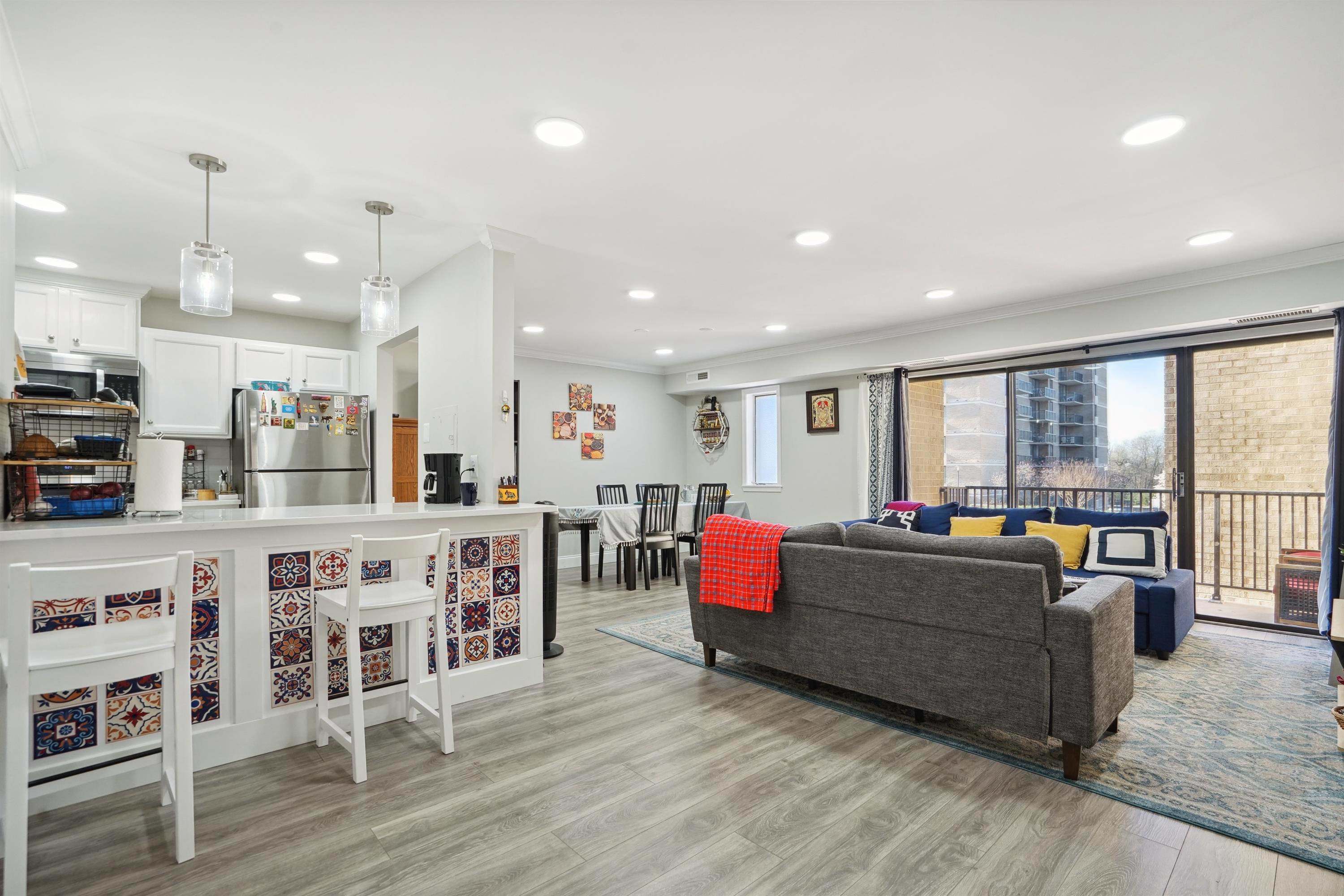102 Monroe Street – photo 1