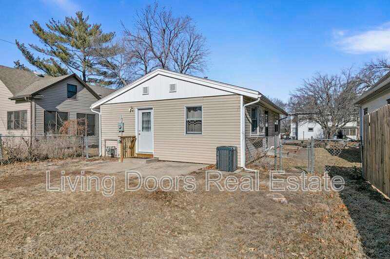 6935 Colby St – photo 1