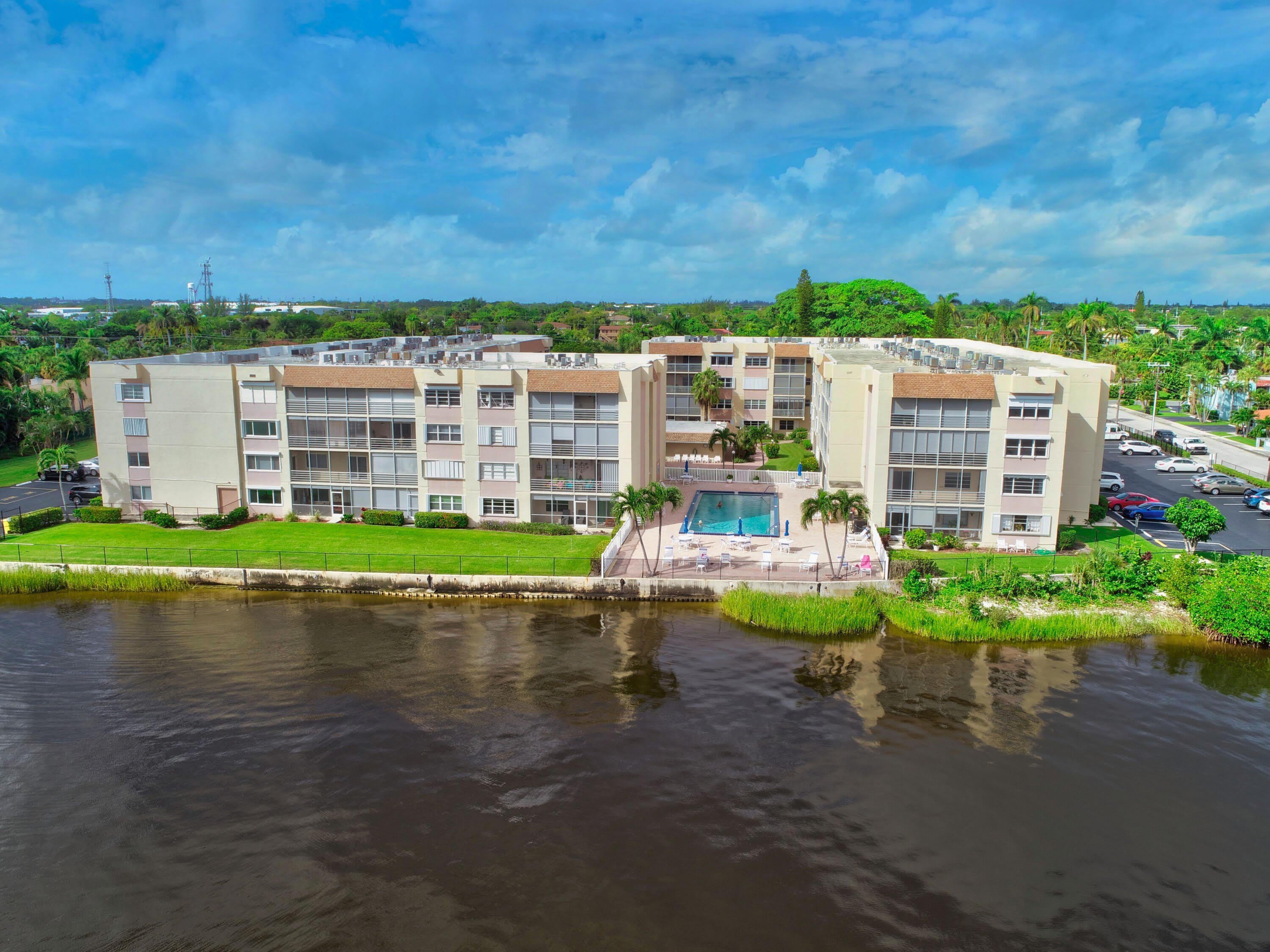 1502 S Lakeside Drive – photo 1