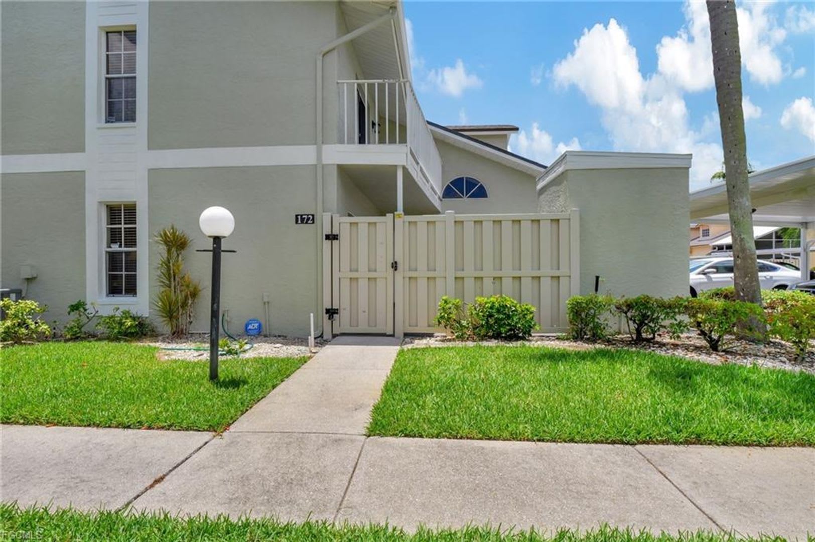 Beautiful Remodeled Townhome – photo 1