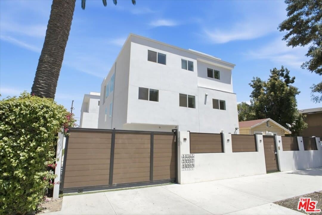 14167 Calvert St – photo 1