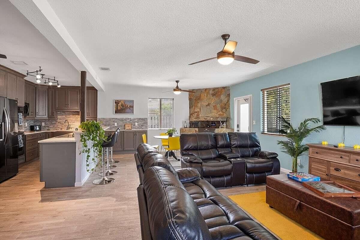 316 NW 29 Street – photo 1