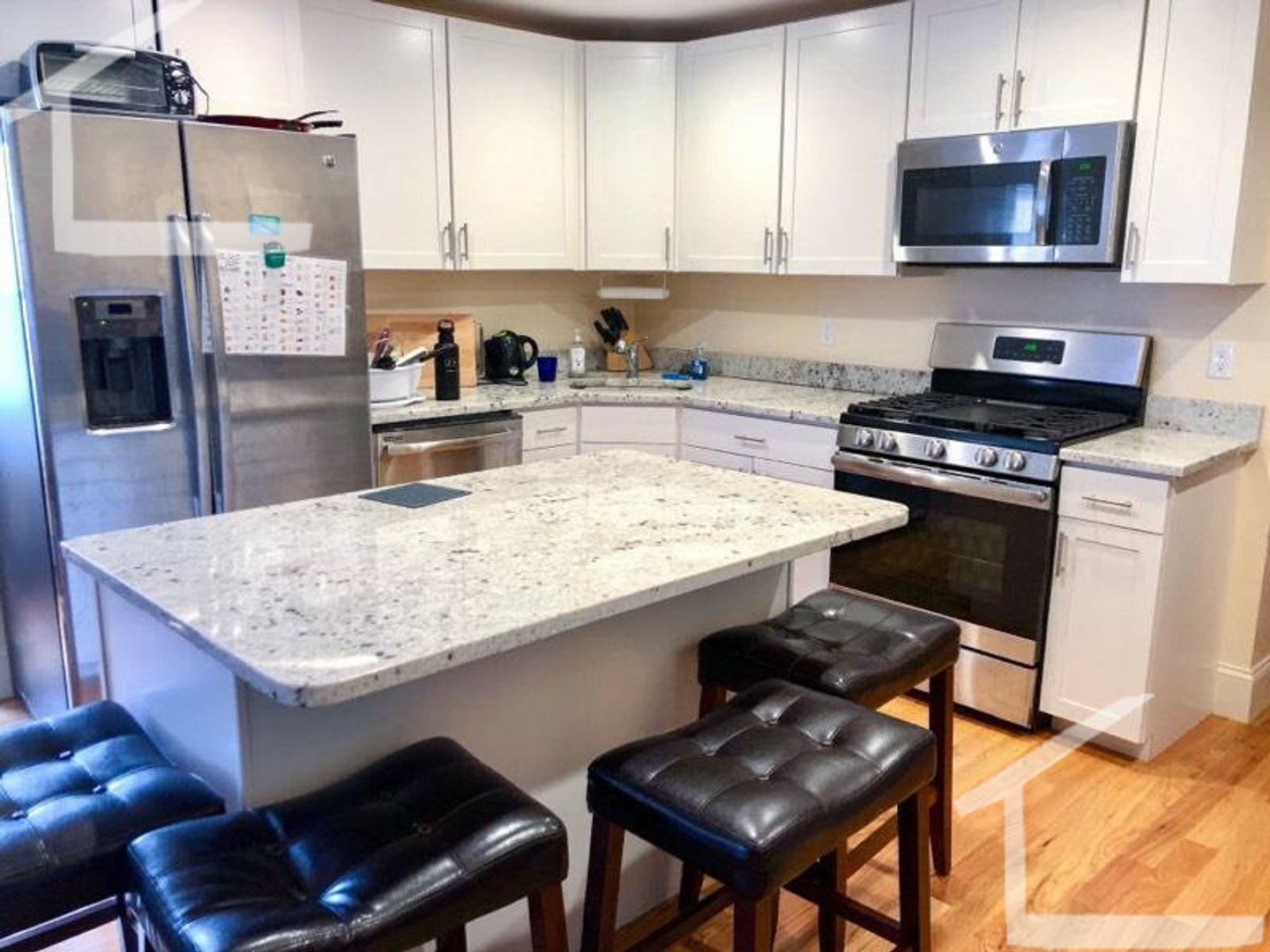 Charming 4 Bedroom No Broker Fee – photo 1