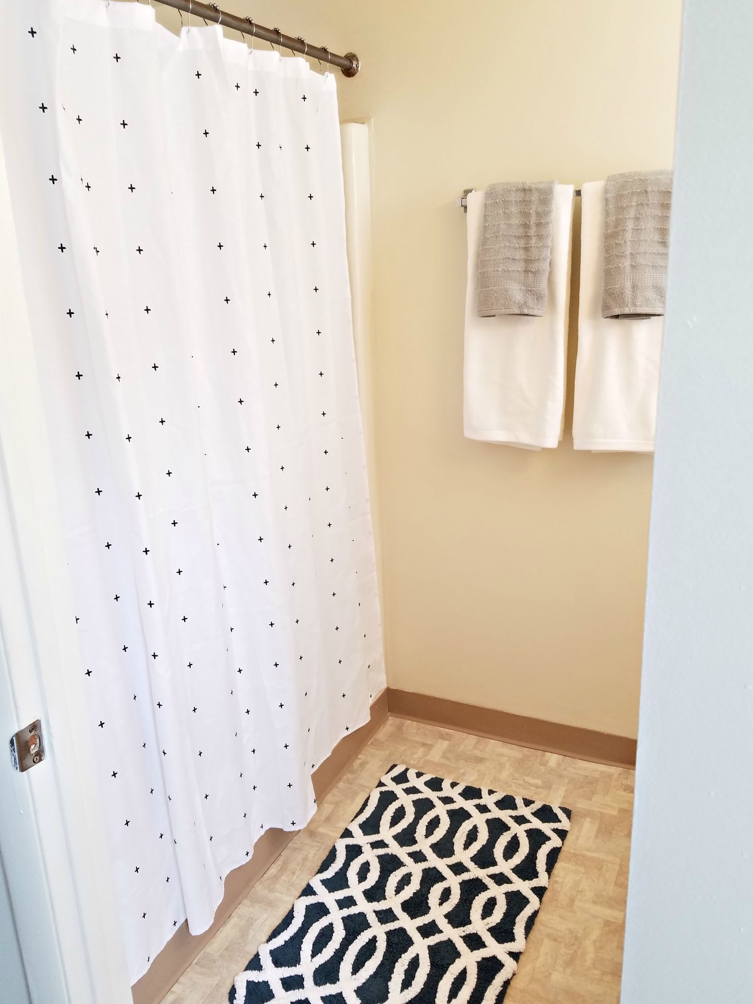 Parkside &amp; Parkwood Apartments – photo 1 of 10