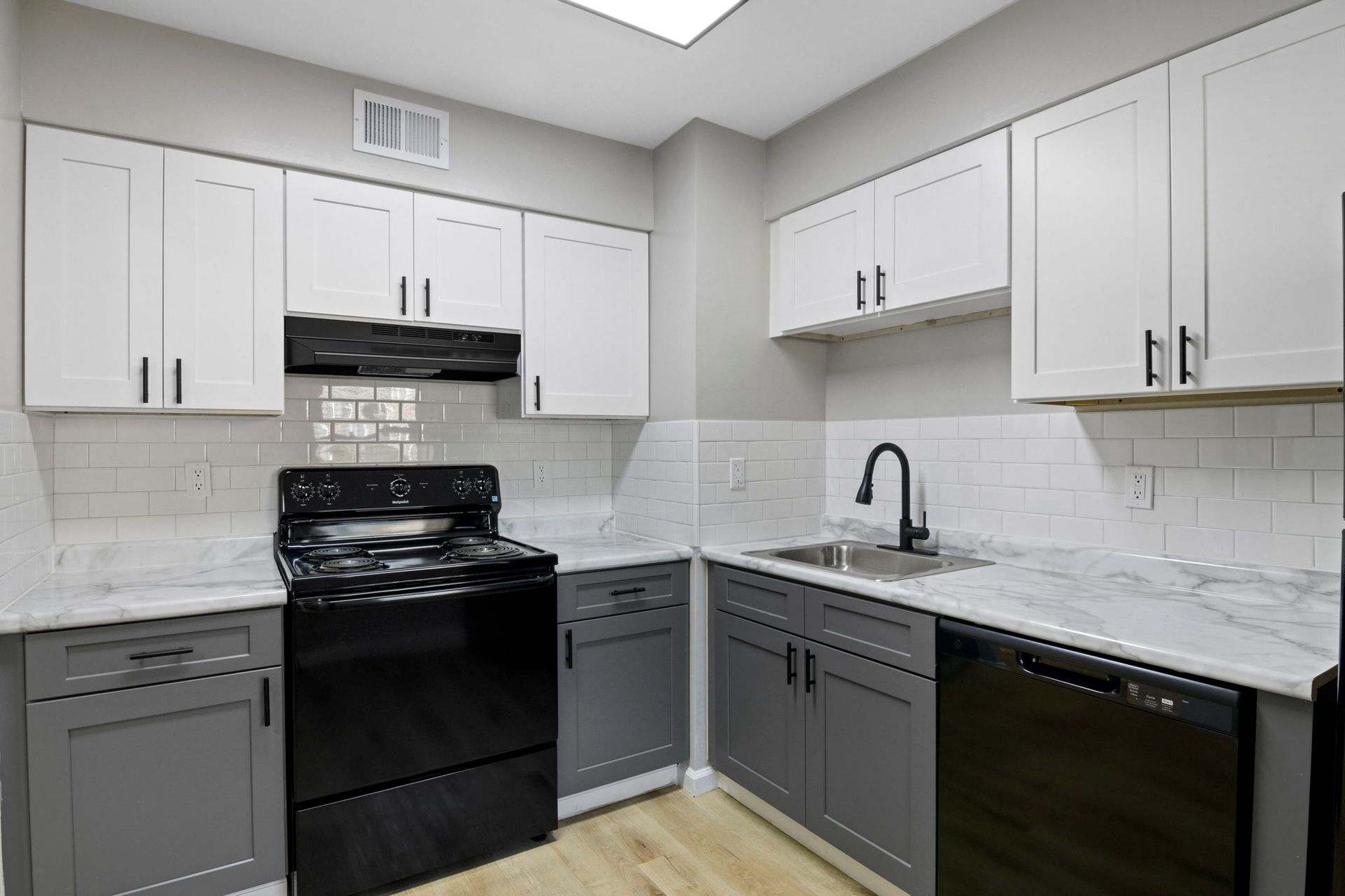 The Riverside Apartment Homes – photo 1