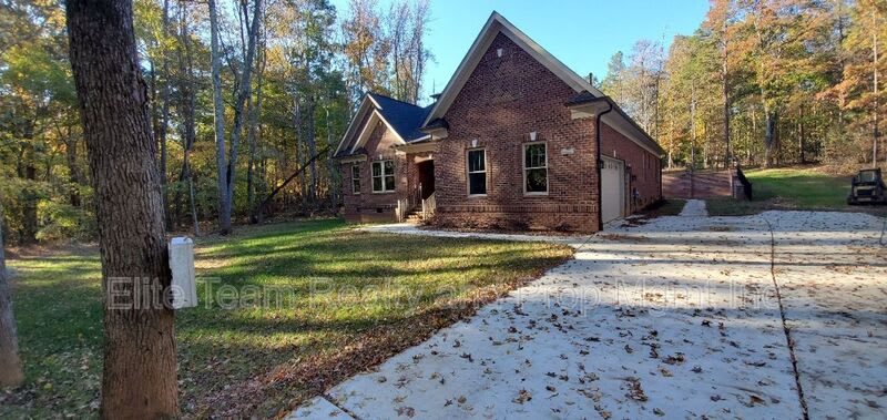 550 Cottonfield Cir – photo 1 of 36