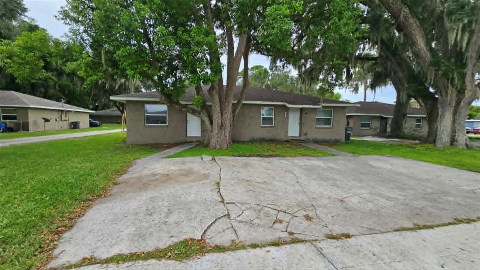 2407 IDLEWILD Street – photo 1 of 8