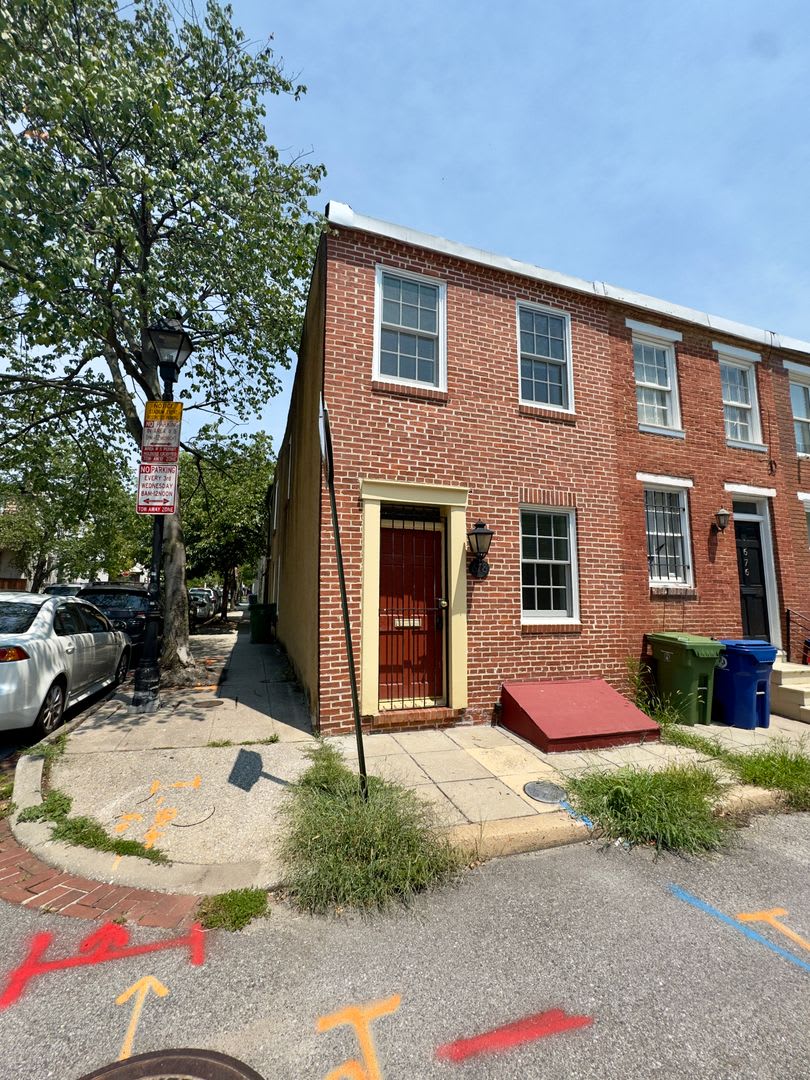 Charming 2 Bedroom 1 Bathroom Townhome In Baltimore Md – photo 1