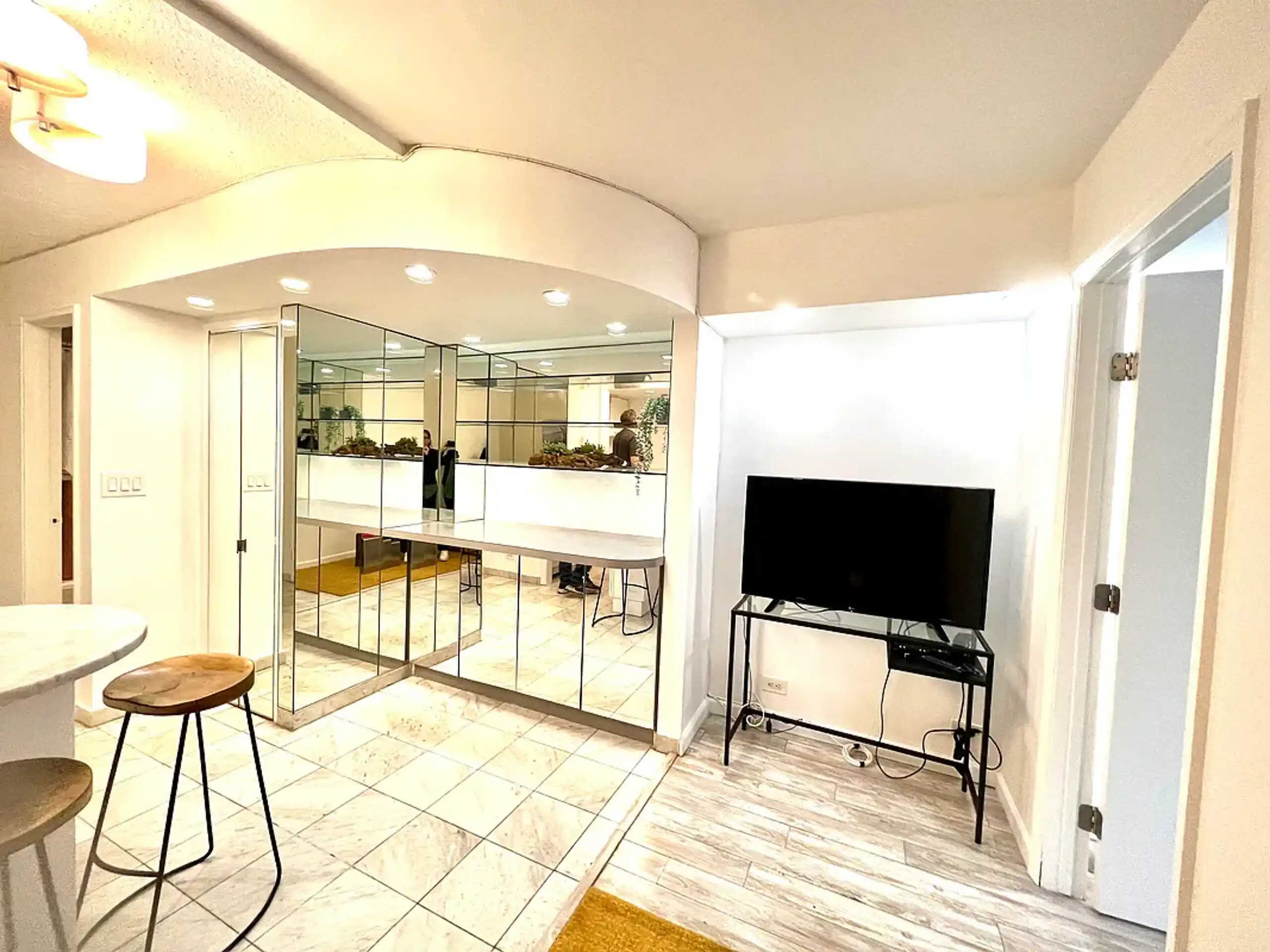 210 East 47th Street – photo 1