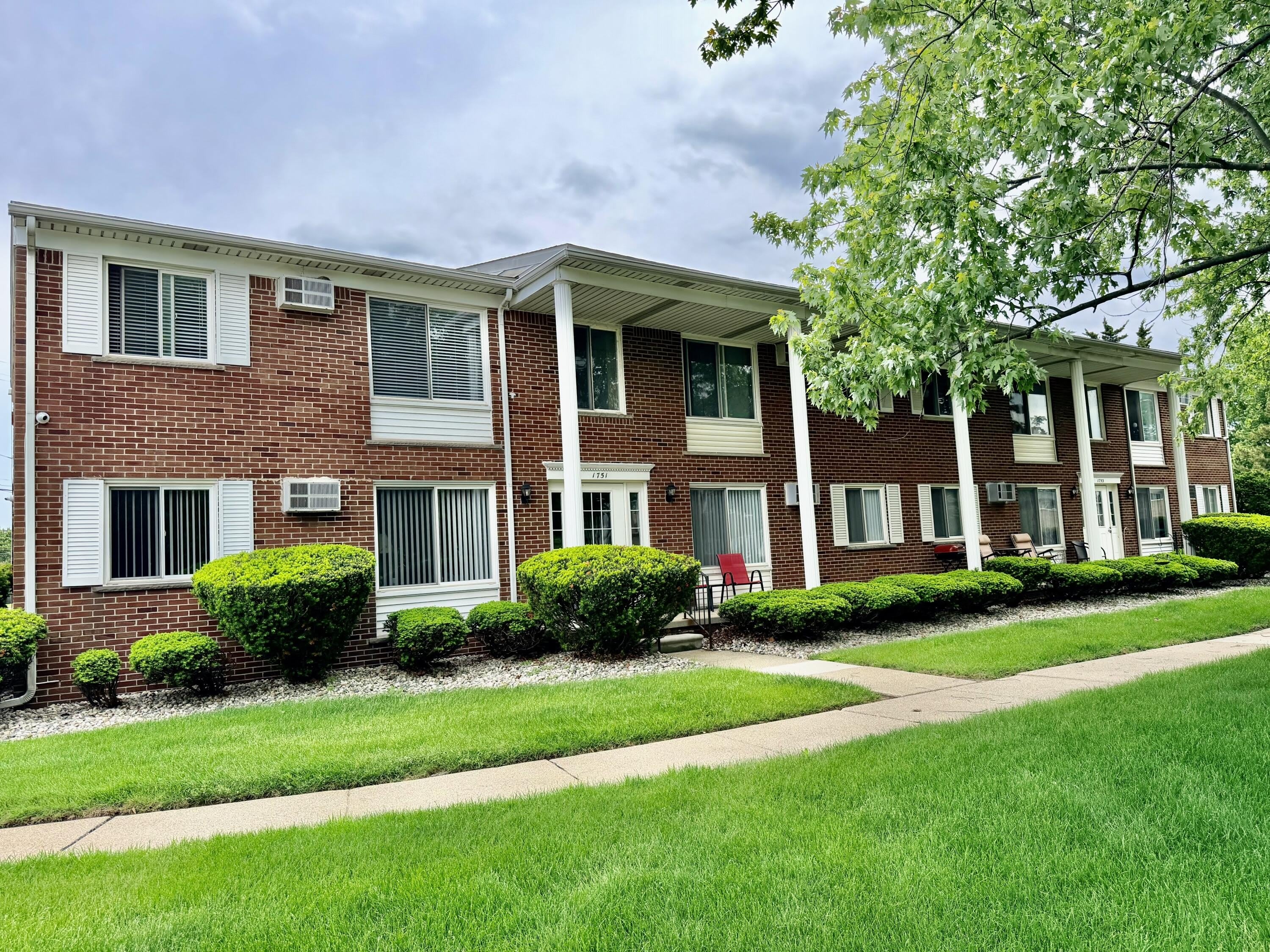1701 Charlton Road – photo 1 of 16
